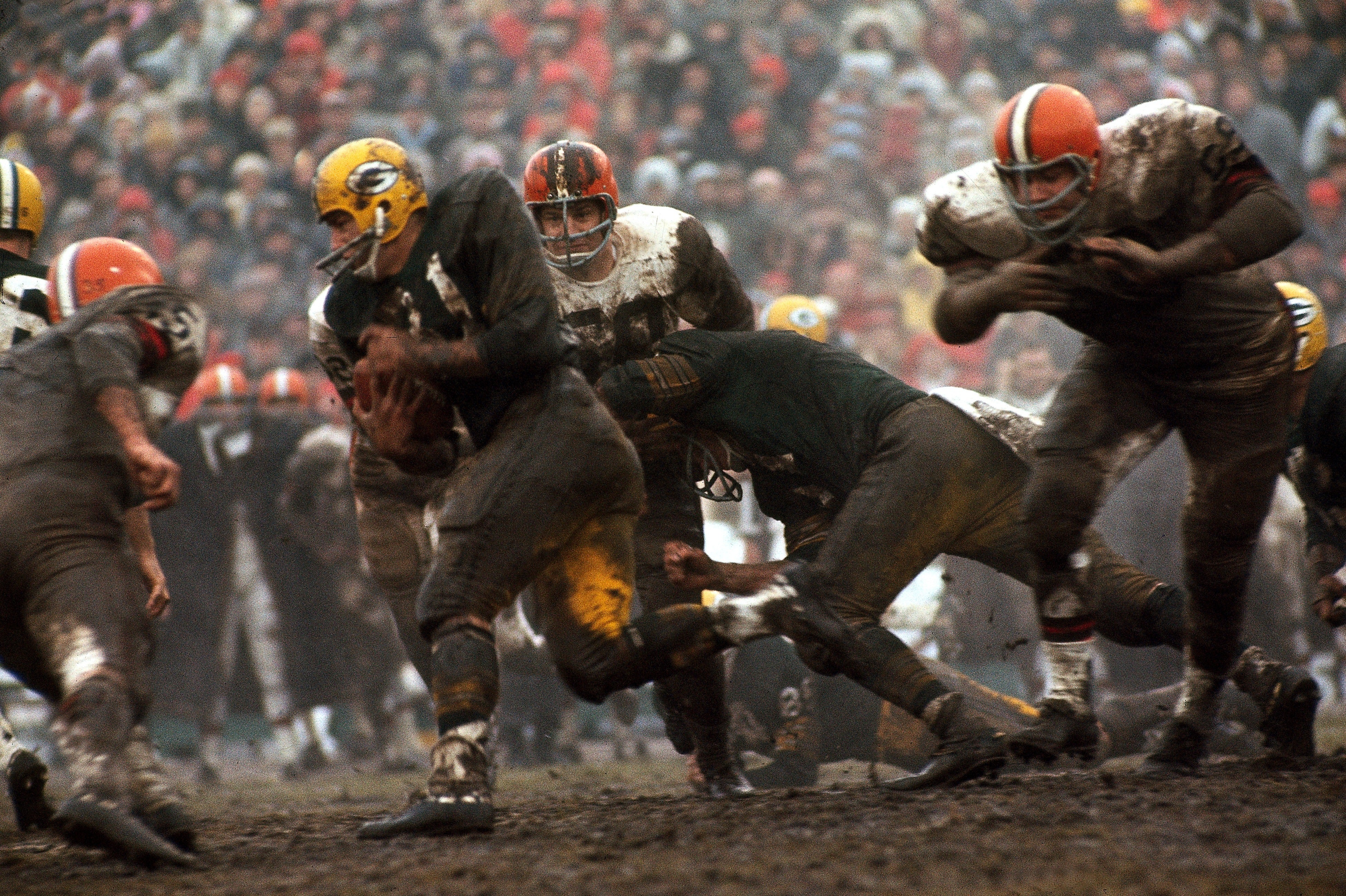 Jim Brown Running Vs Green Bay Packers | Neil Leifer Photography 20 x 24 / Open Edition