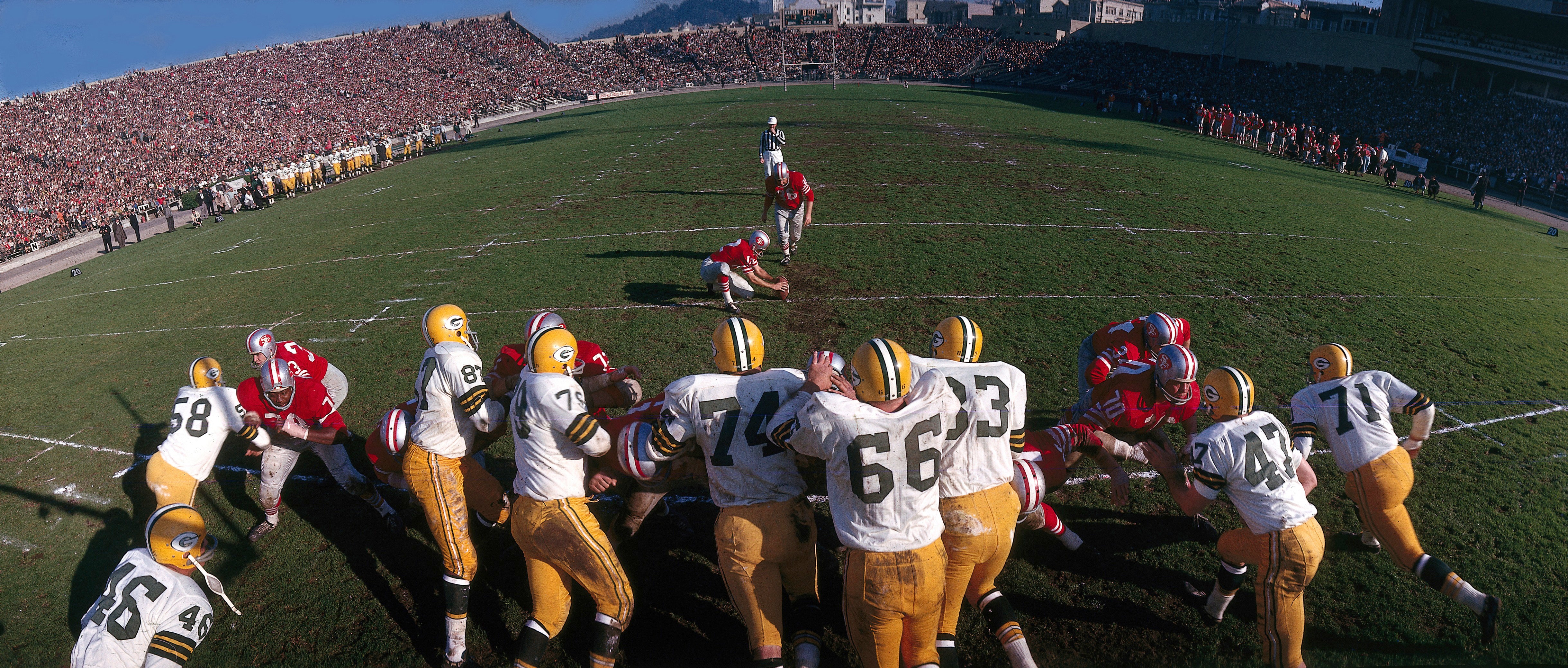 Jim Brown Running Vs Green Bay Packers | Neil Leifer Photography 20 x 24 / Open Edition