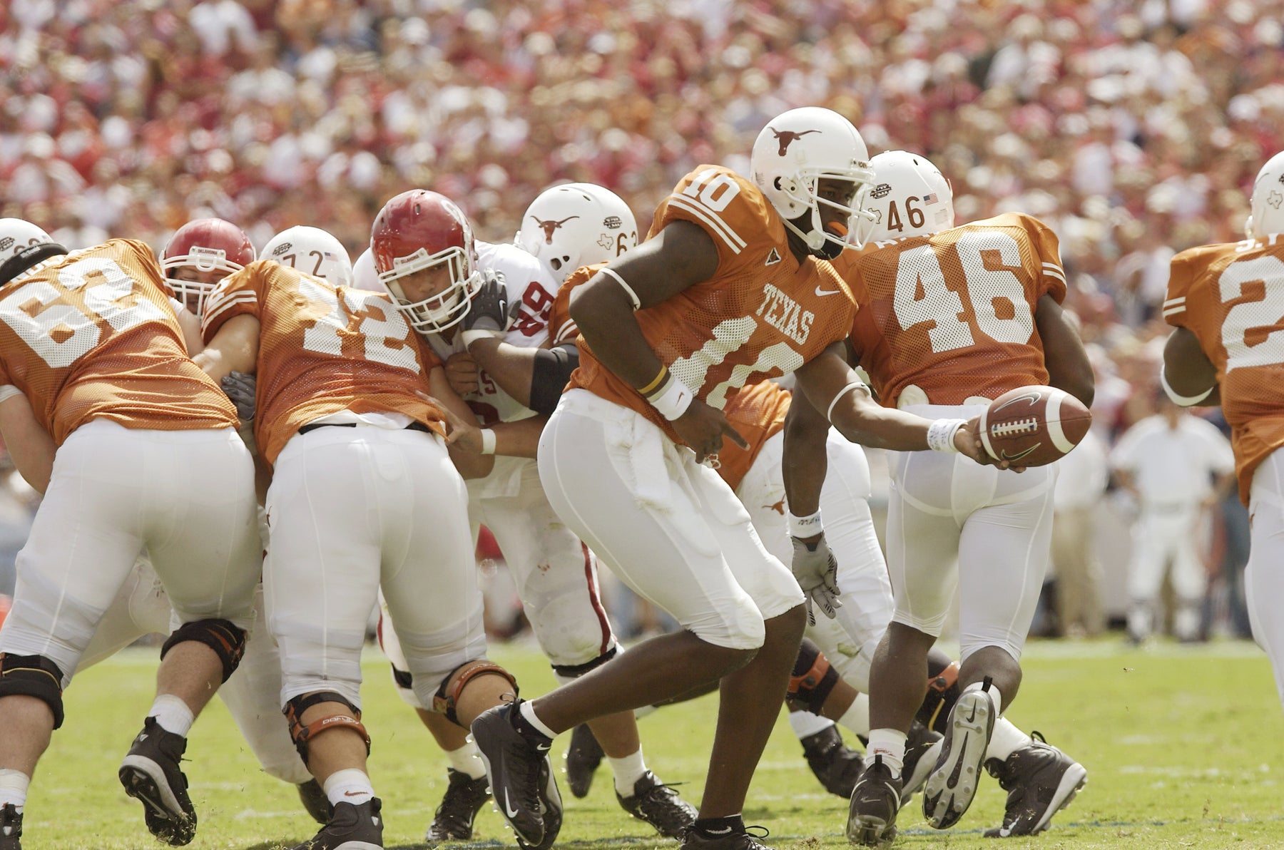 Vince Young Handing Off - Texas vs Oklahoma