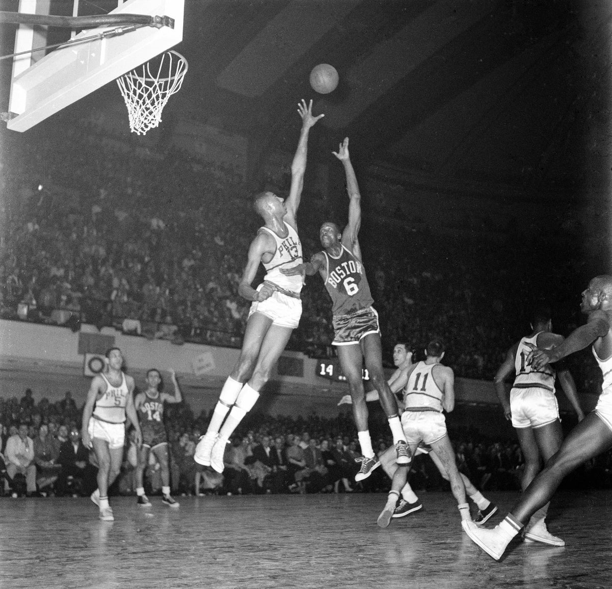 Bill Russell vs Wilt Chamberlain