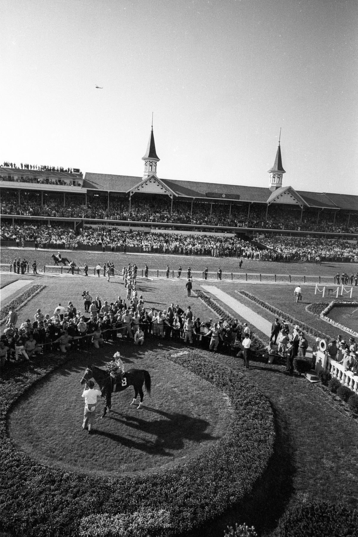 Willie Shoemaker on Lucky Debonair