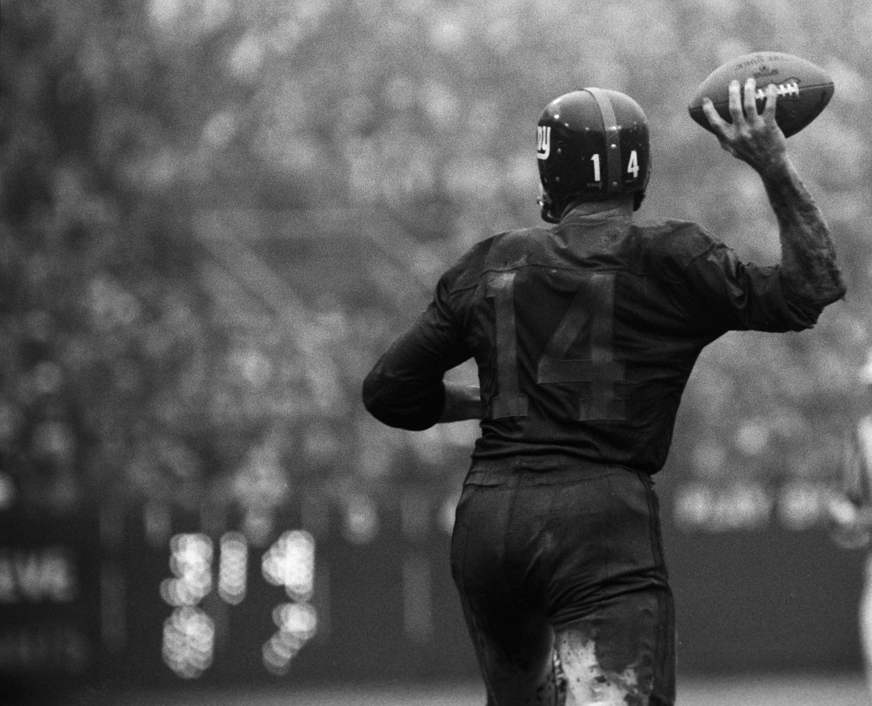 DO216 YA Tittle NY Giants Sideline Football 8x10 11x14 16x20 Colorized Photo