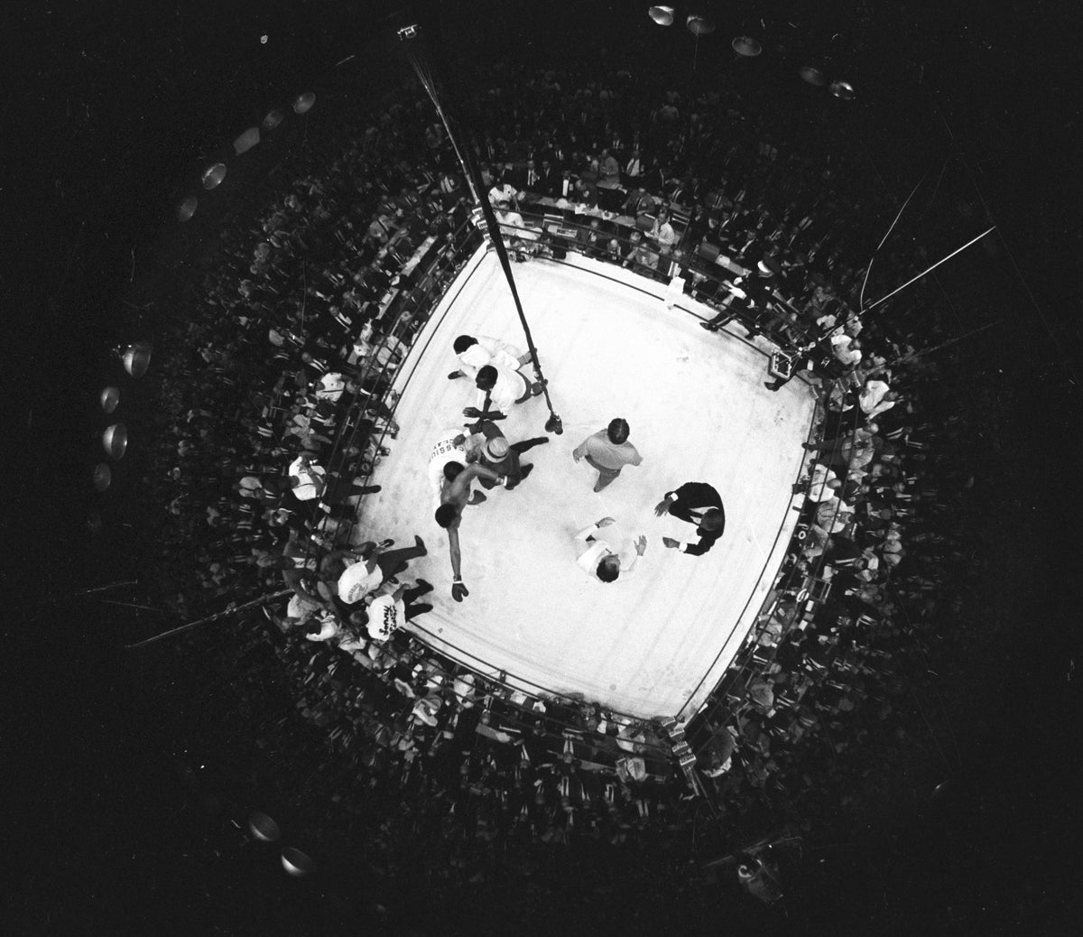 Muhammad Ali vs Sonny Liston I, Overhead