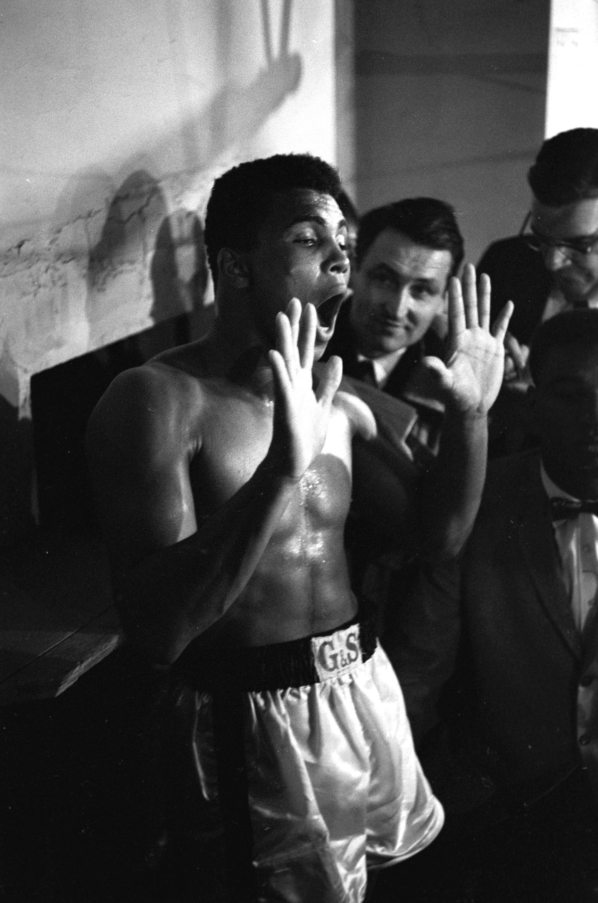 Clay vs Jones, Post-fight - Ali Holding Up 10 Fingers