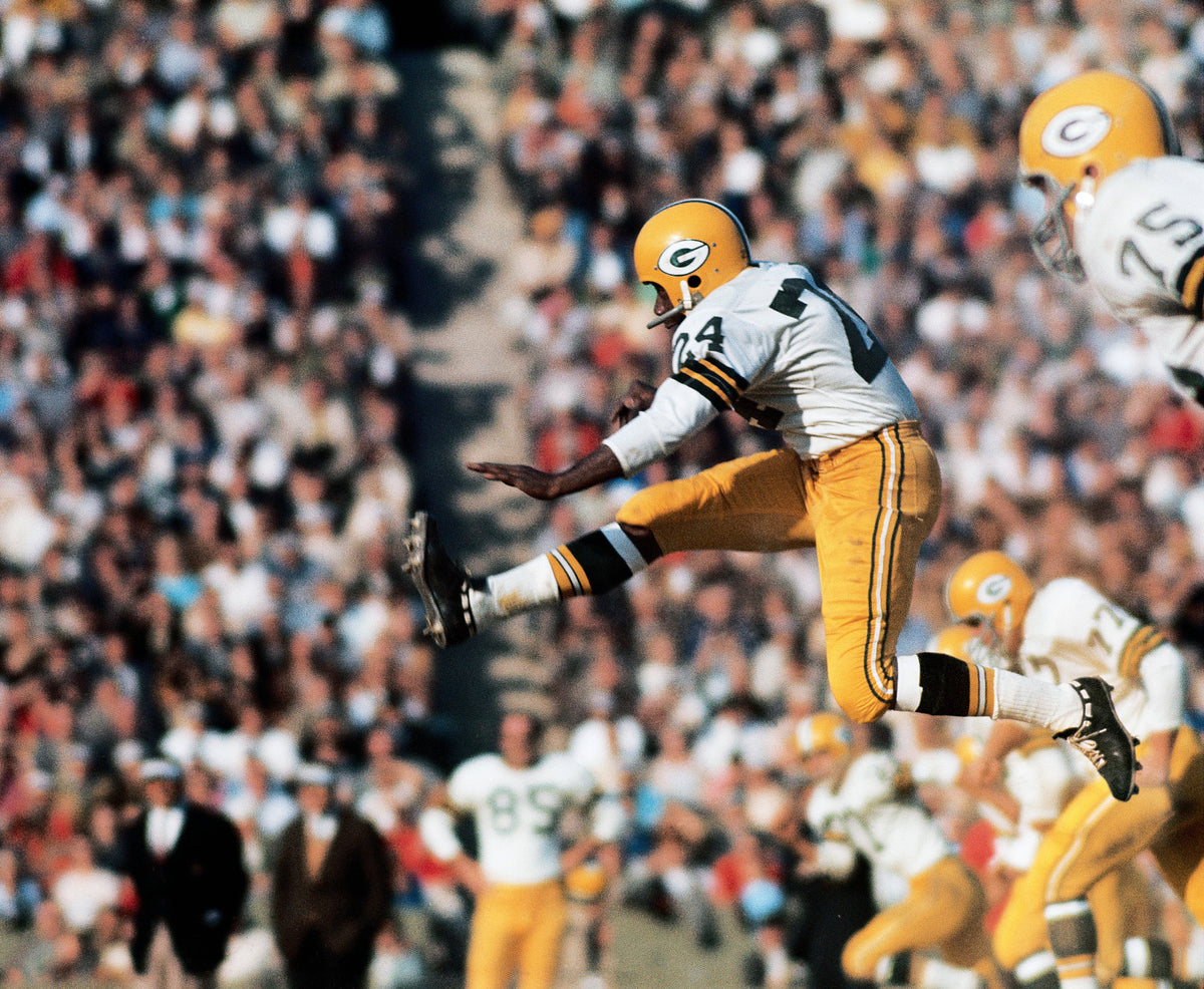 Green Bay Packers' Willie Wood, Kickoff