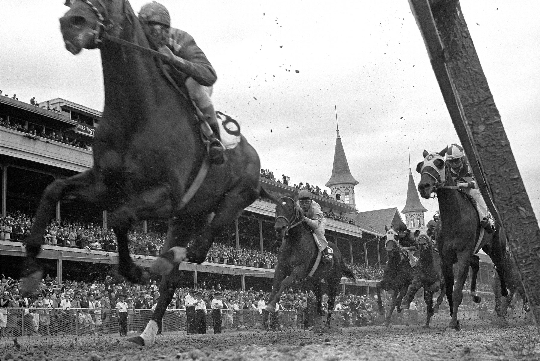 1961 Kentucky Derby, The First Turn at Churchill Downs