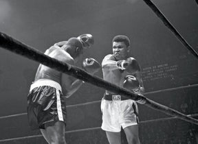 Clay vs Jones, Ali Punching
